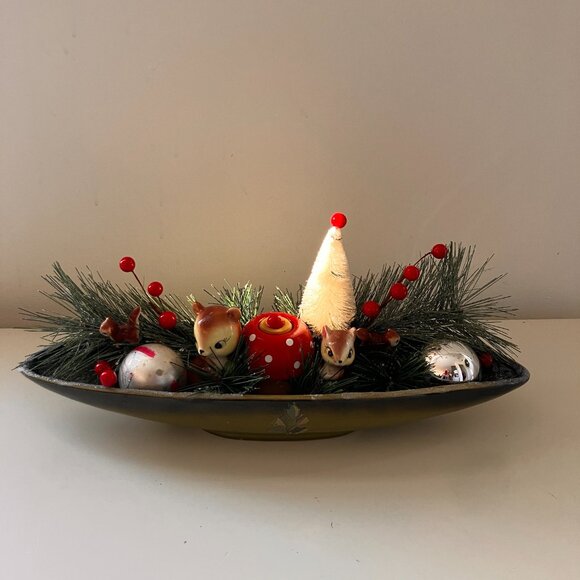 Vintage Woodland Christmas Decor featuring whimsical squirrels - Picture 12 of 12